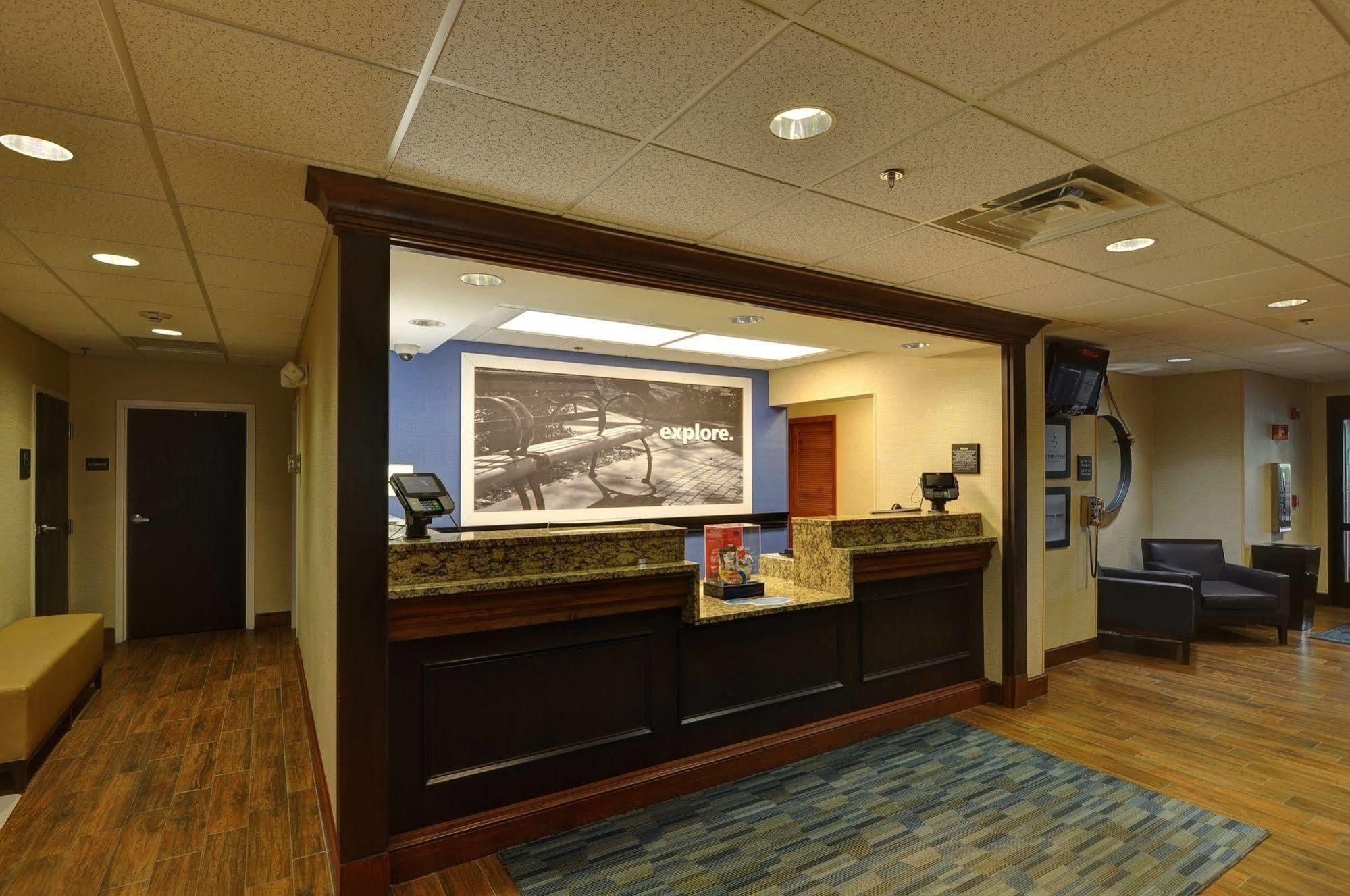 Hampton Inn Franklin Exterior photo